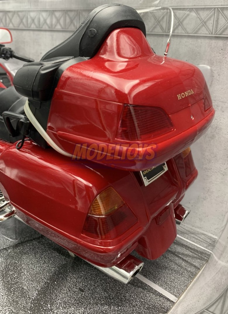 HONDA Goldwing 　レッドモデル　1/6サイズ　バイク・フィギュア HONDA GL 1800 Gold Wing DUŻA 44cm 1:6 Motormax > Motormax